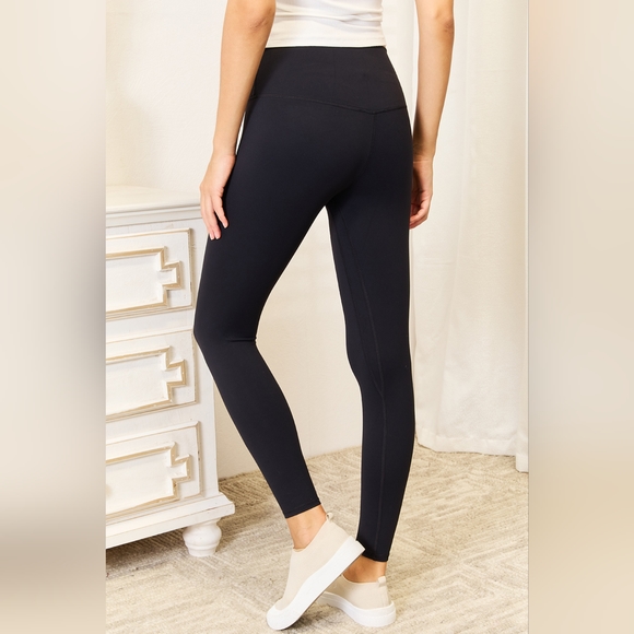 Double Take Black Workout Wide Waistband Sports Leggings - Picture 4 of 7